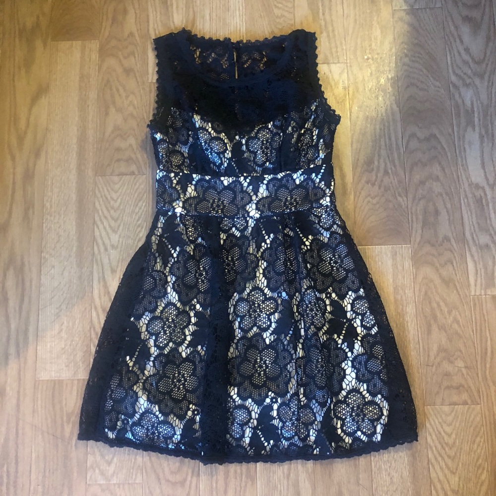 GORGEOUS Black Lace dress